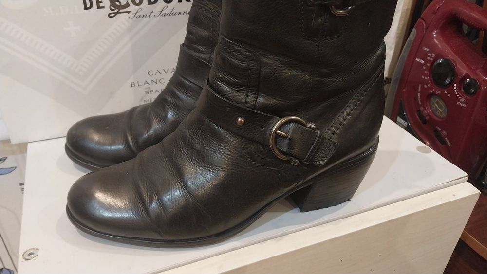 Продам женские кожаные демисезонные утепленные ботинки Clarks