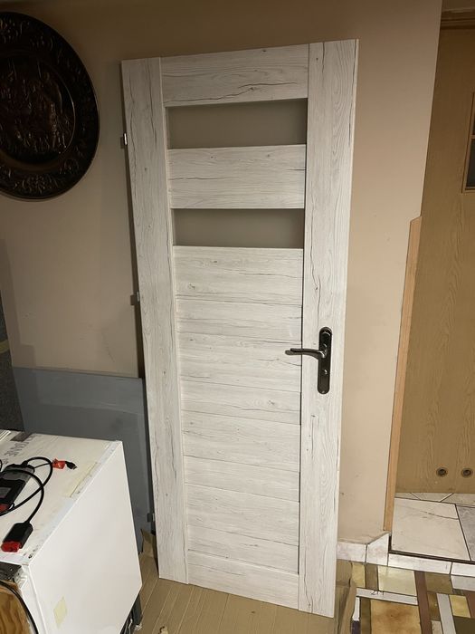 Drzwi łazienkowe klamka zamek