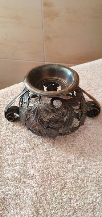 Cukiernica z mosiądzu bardzo ładna.