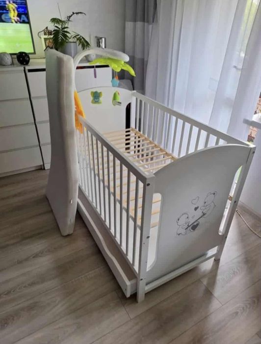 Nowe łóżeczko z materacem i dolna szuflada!Karton pampersow 1 GRATIS!!