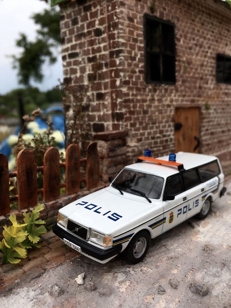 Czasopismo - VOLVO 240-auta,model,wozy policyjne,kolekcja