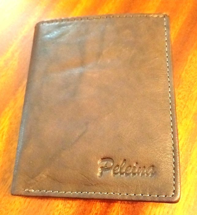 Carteira para notas e cartões de crédito