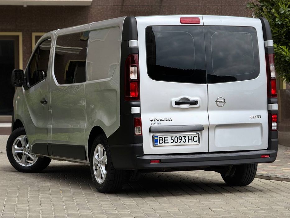 Продам Opel Vivaro Груз-пас 2015 року.
