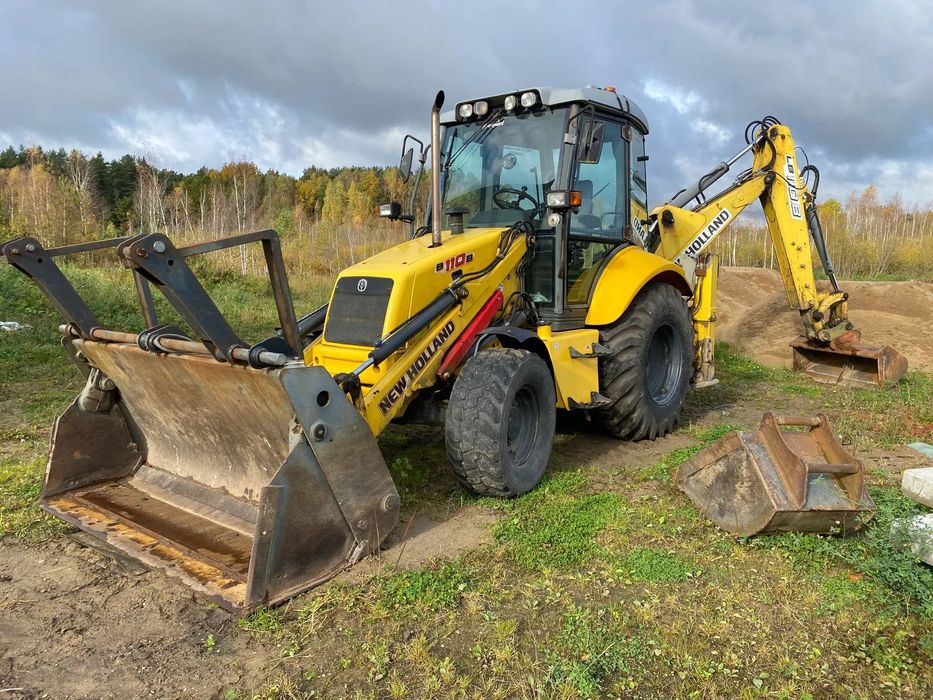 New Holland LB 110B  New Holland Lb 110B