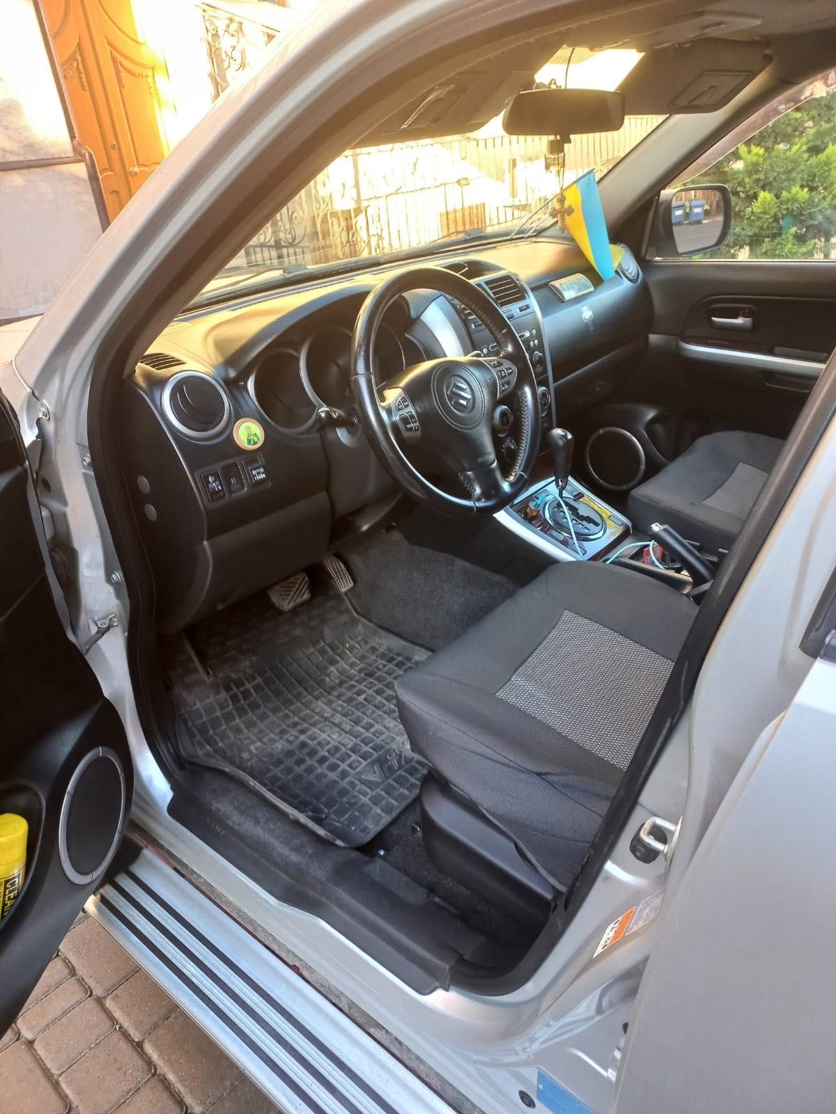 Автомобиль Suzuki Grand Vitara