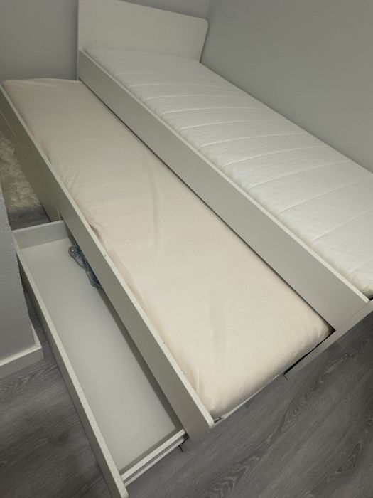 Vendo cama com gavetao + 2 gavetas