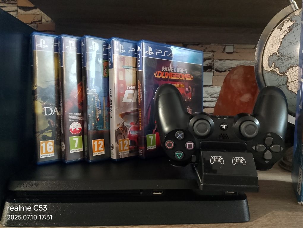 Konsola PlayStation 4