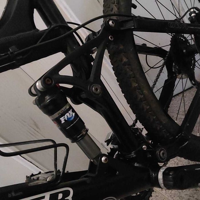 Bicicleta Mondraker factor RR. Suspensão total