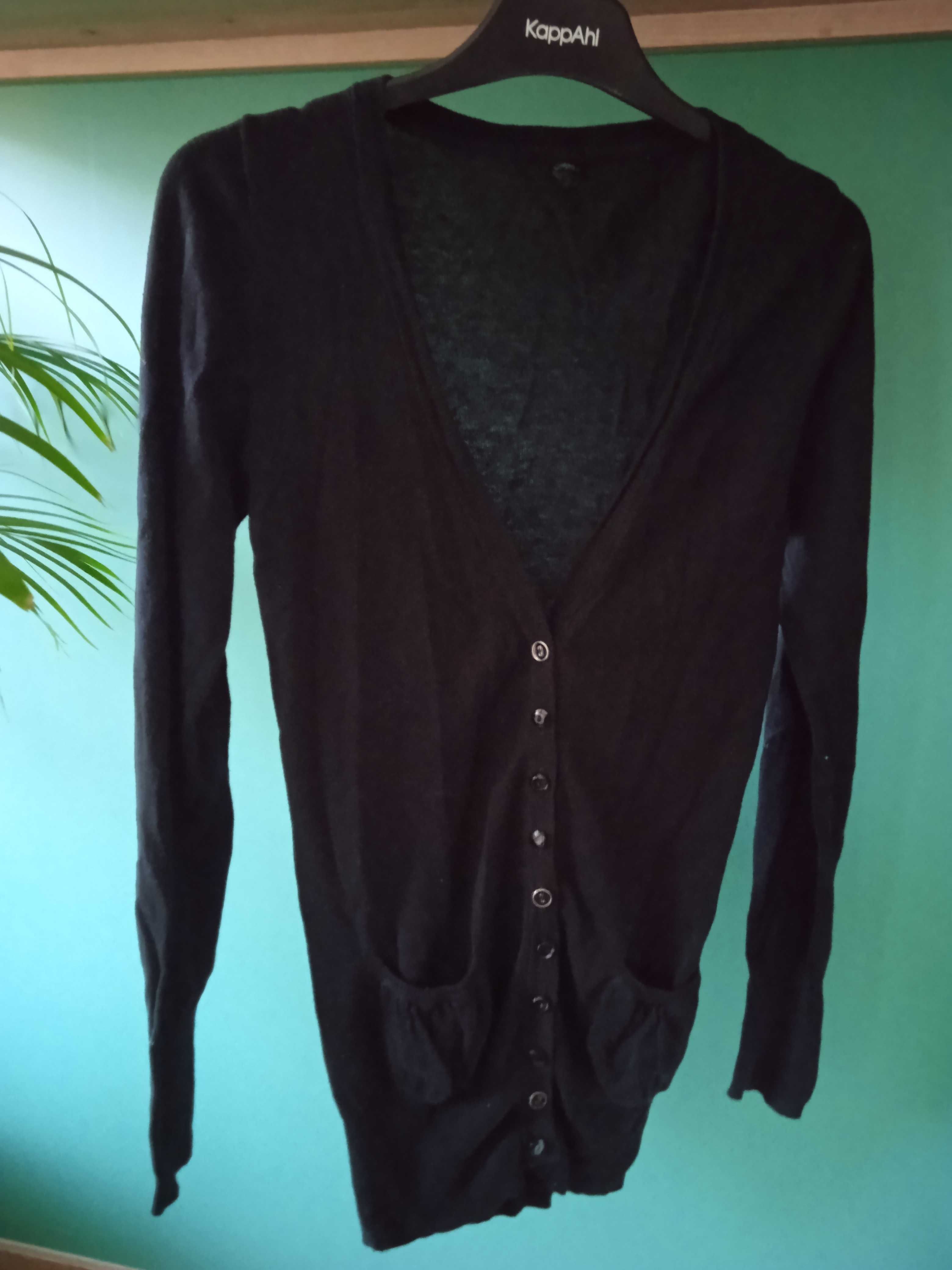 Dłuższy sweterek na guziki 34/36 czarny sweter klasyczny z kieszonkami