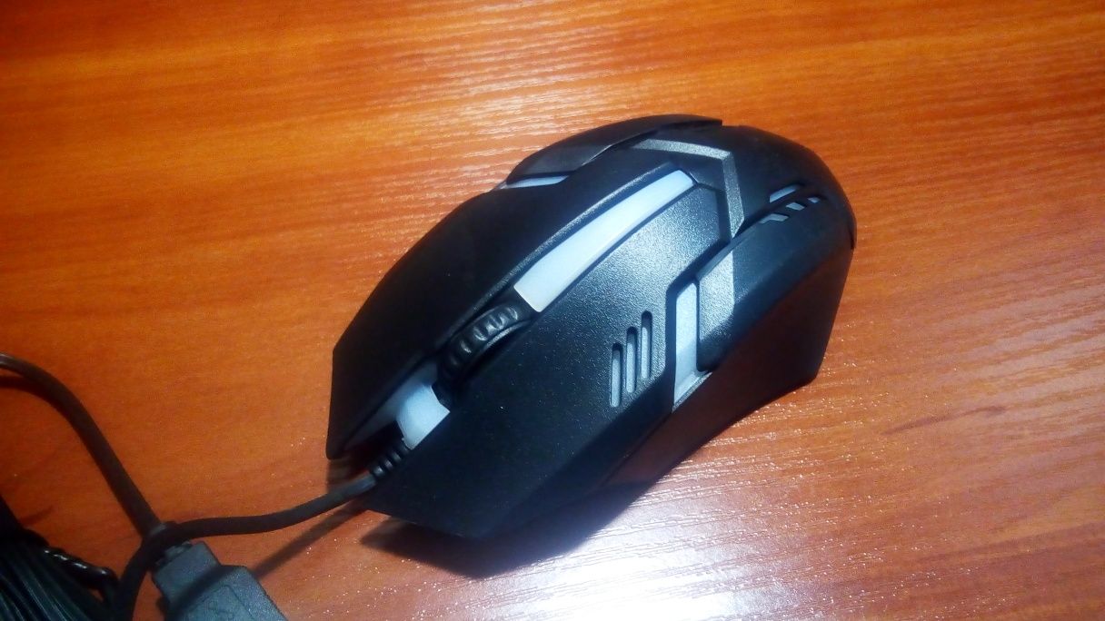 Комп'ютерна мишка з LED підсвічуванням