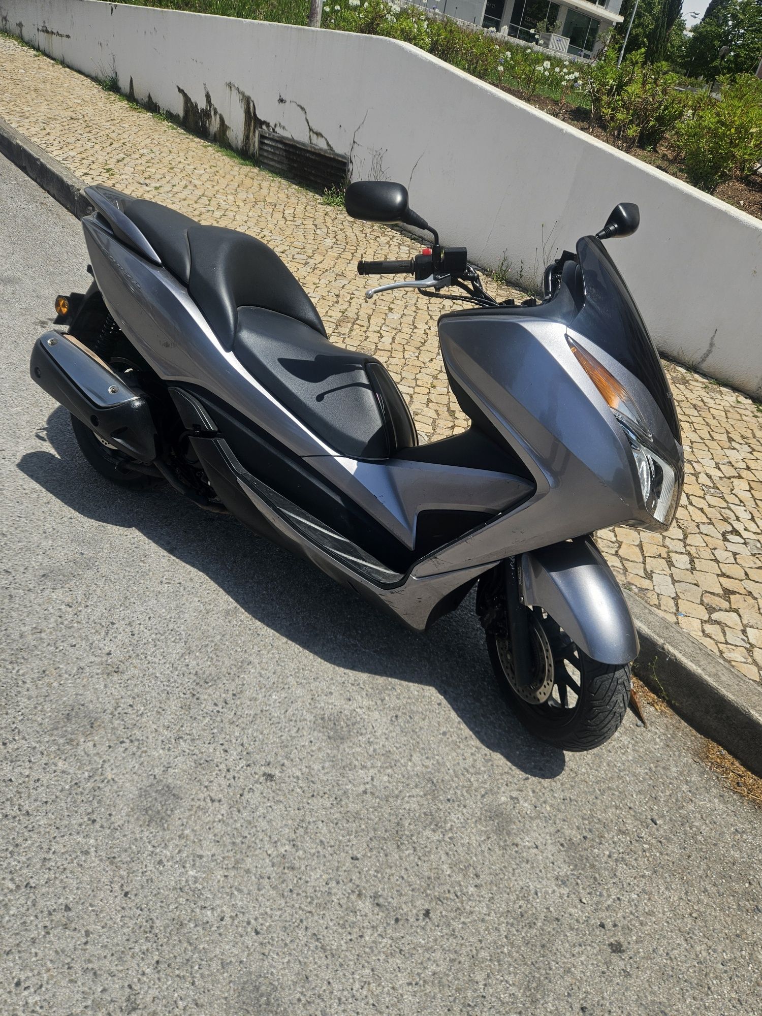 Honda forza 300 , 28300km maxi  scooter em bom estado geral
