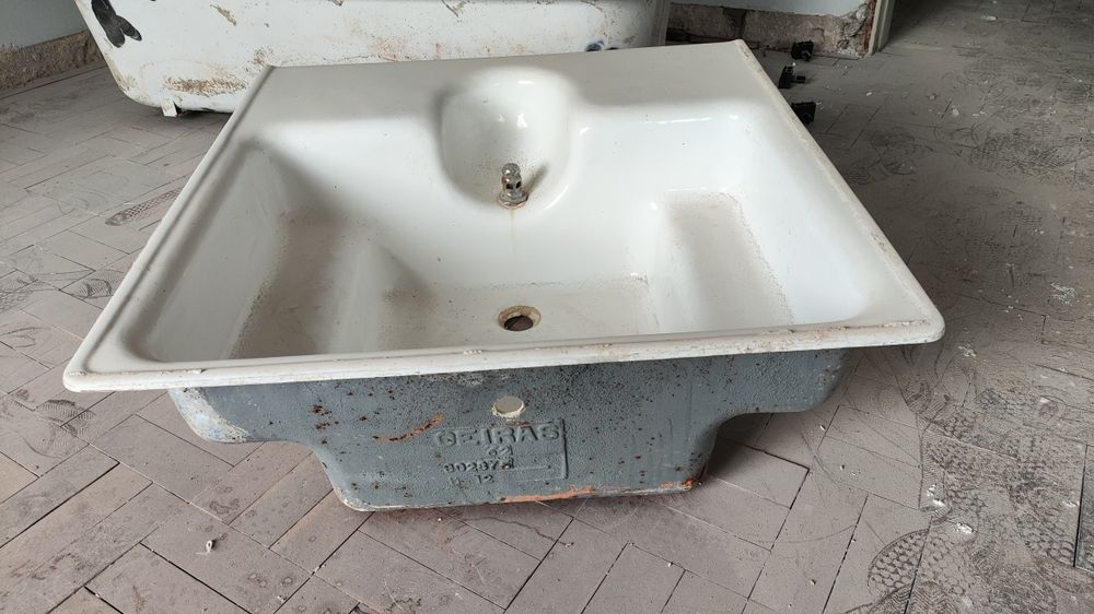 Base de Duche / Poliban Antigo em Ferro Fundido Esmaltado - Fundição d