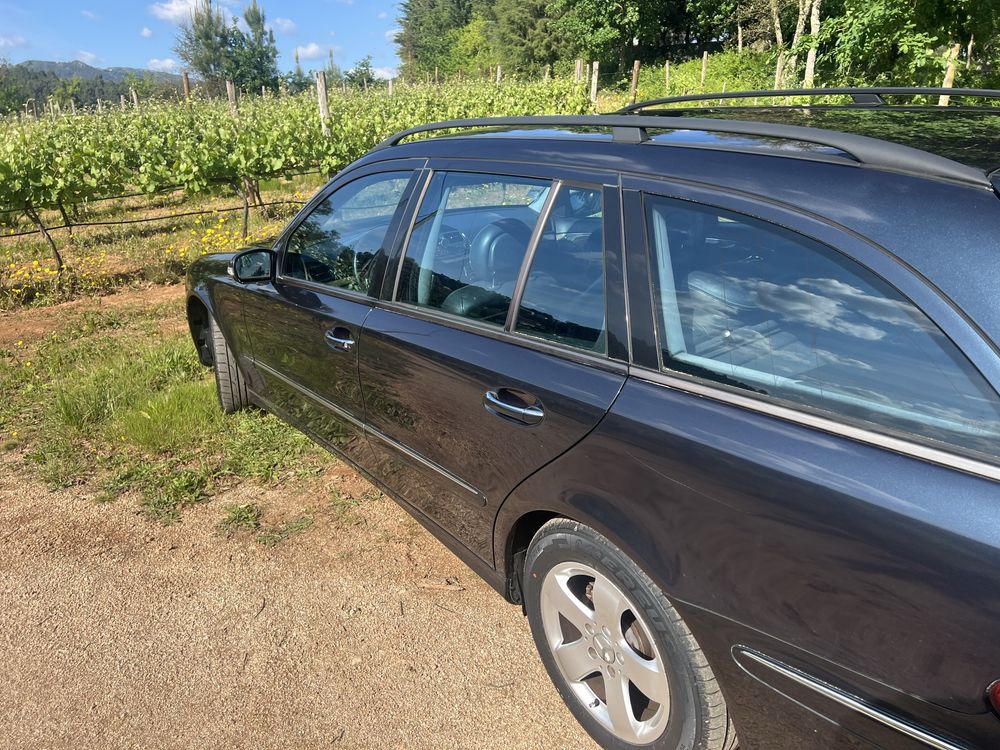 Vendo Mercedes E 220 de 2004 optimo estado geral