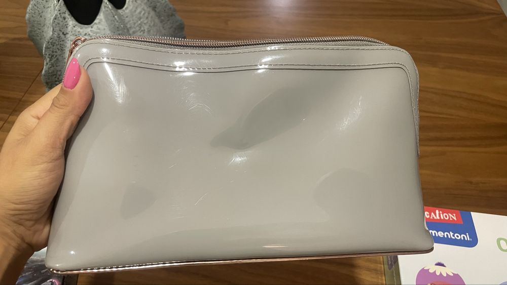Clutch ou necesser senhora