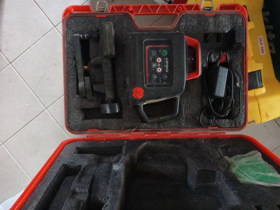 Niwelator laserowy pro