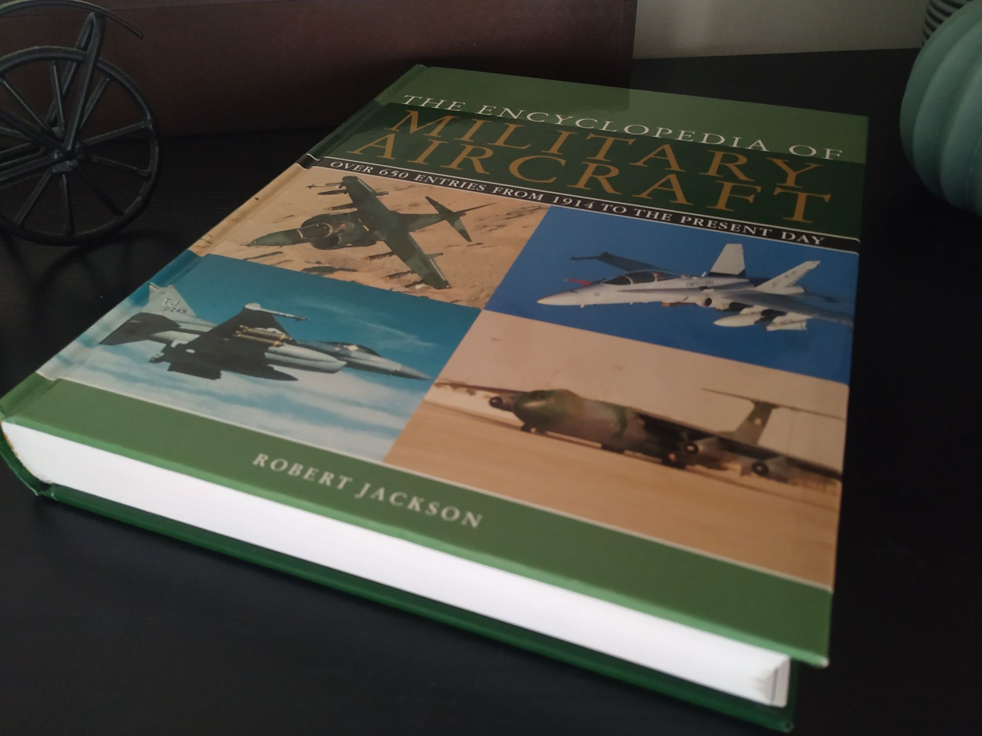 Livro militar aviação " Military Aircraft"