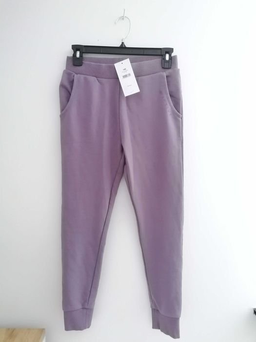 4F Nowe spodnie 140-146 cm dresy joggersy bawełniane pudrowy róż