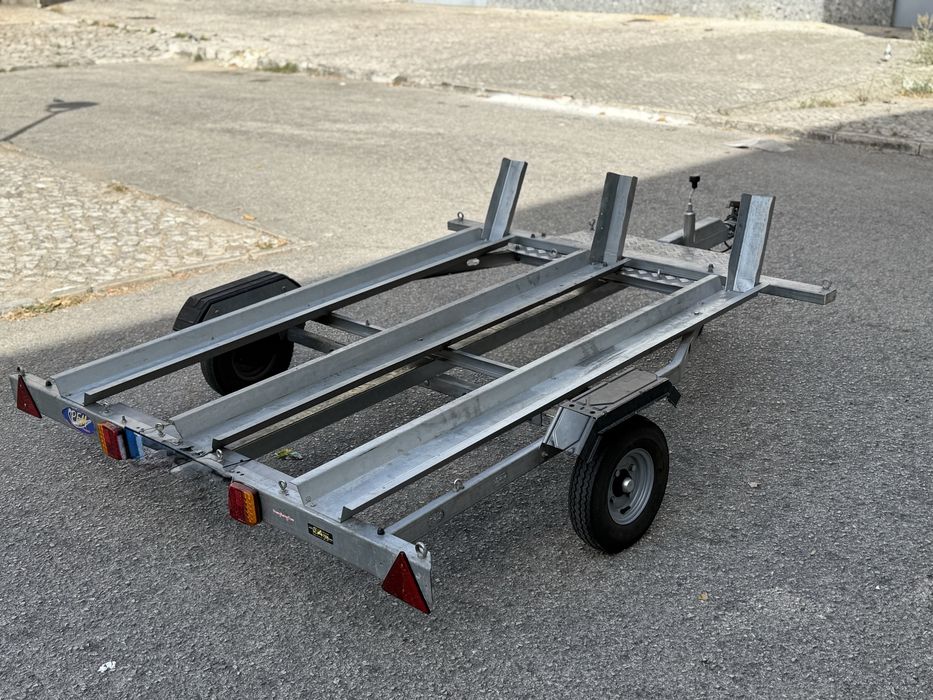 Alugo atrelado para motas