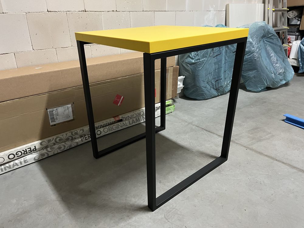 Stół 60x60 3 sztuki do biura lub do kuchni marki Yrke