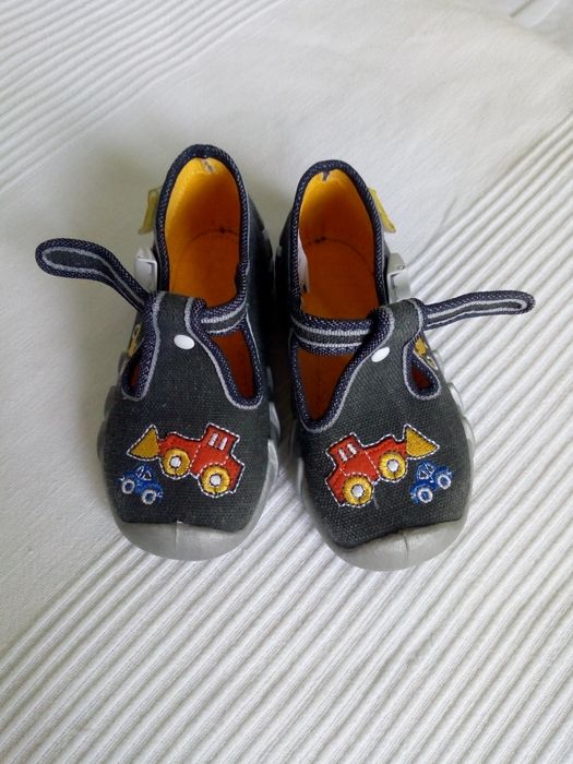 BEFADO buciki kapcie z traktorem 21 jak nowe chłopiec żłobek