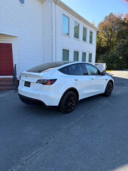 Tesla Model Y Long Range      2020