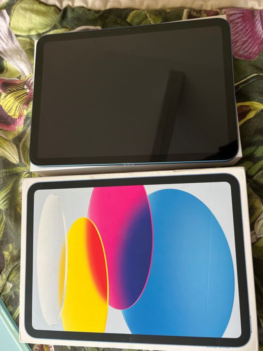 iPad 10th generation Wi-Fi 64GB jak NOWY, plus klawiatura