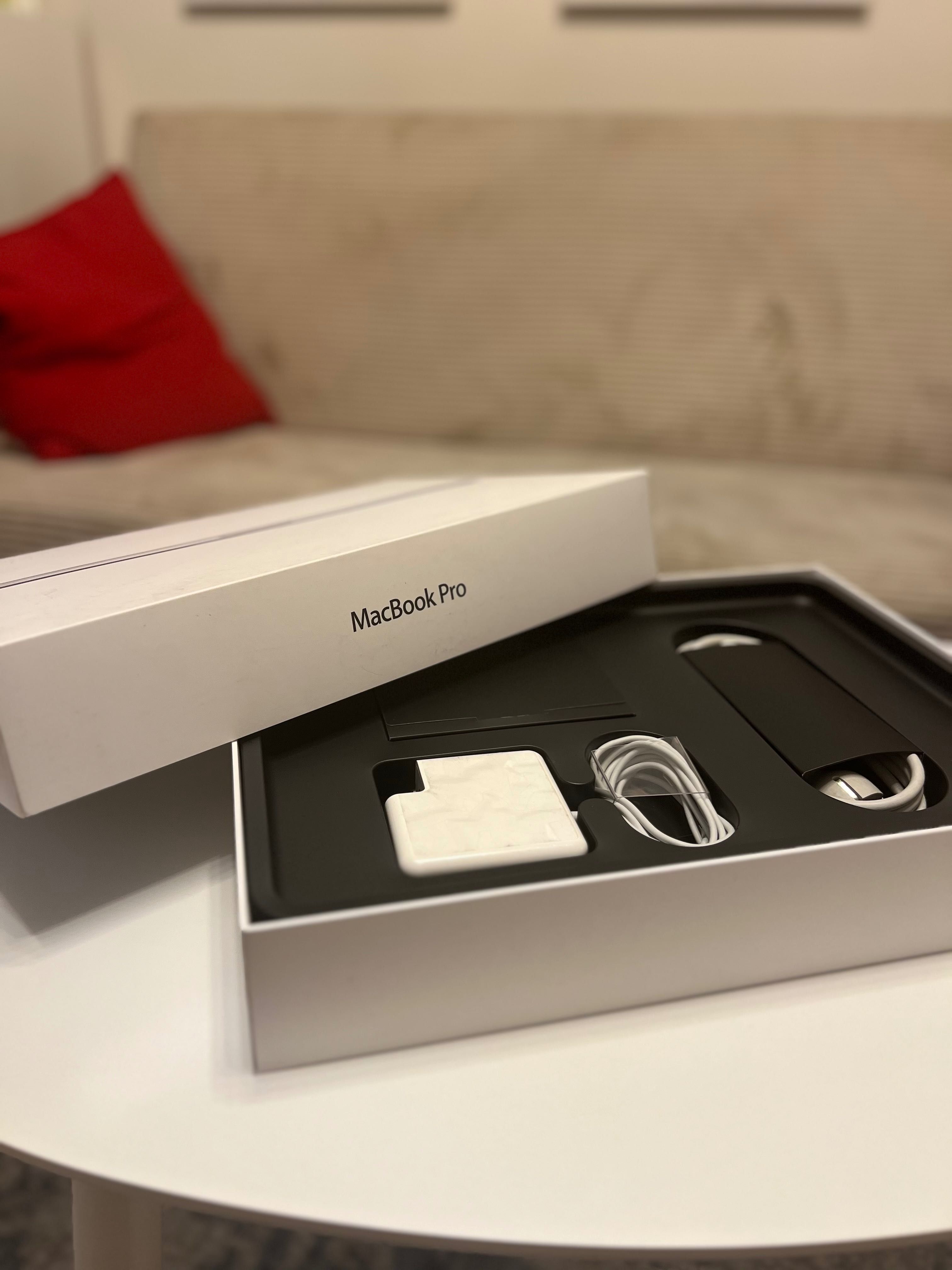 Apple MacBook Pro 15 Retina - Late 2013 A1398 i7 8GB 256GB świeża bat.