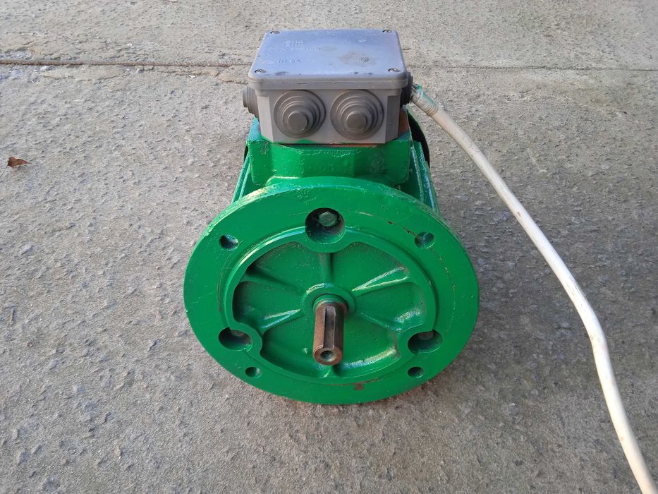 Електродвигун  220  вольт 3 квт