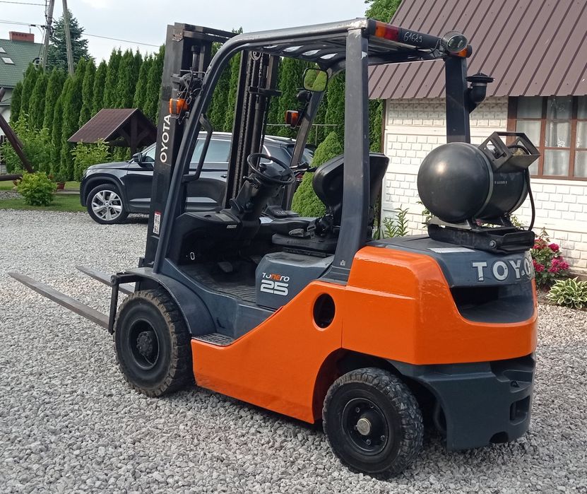 Wózek widłowy Toyota 8 02-08fgf25 2,5 tony
