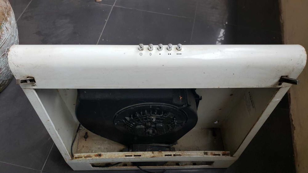 Кухонна витяжка Pyramida