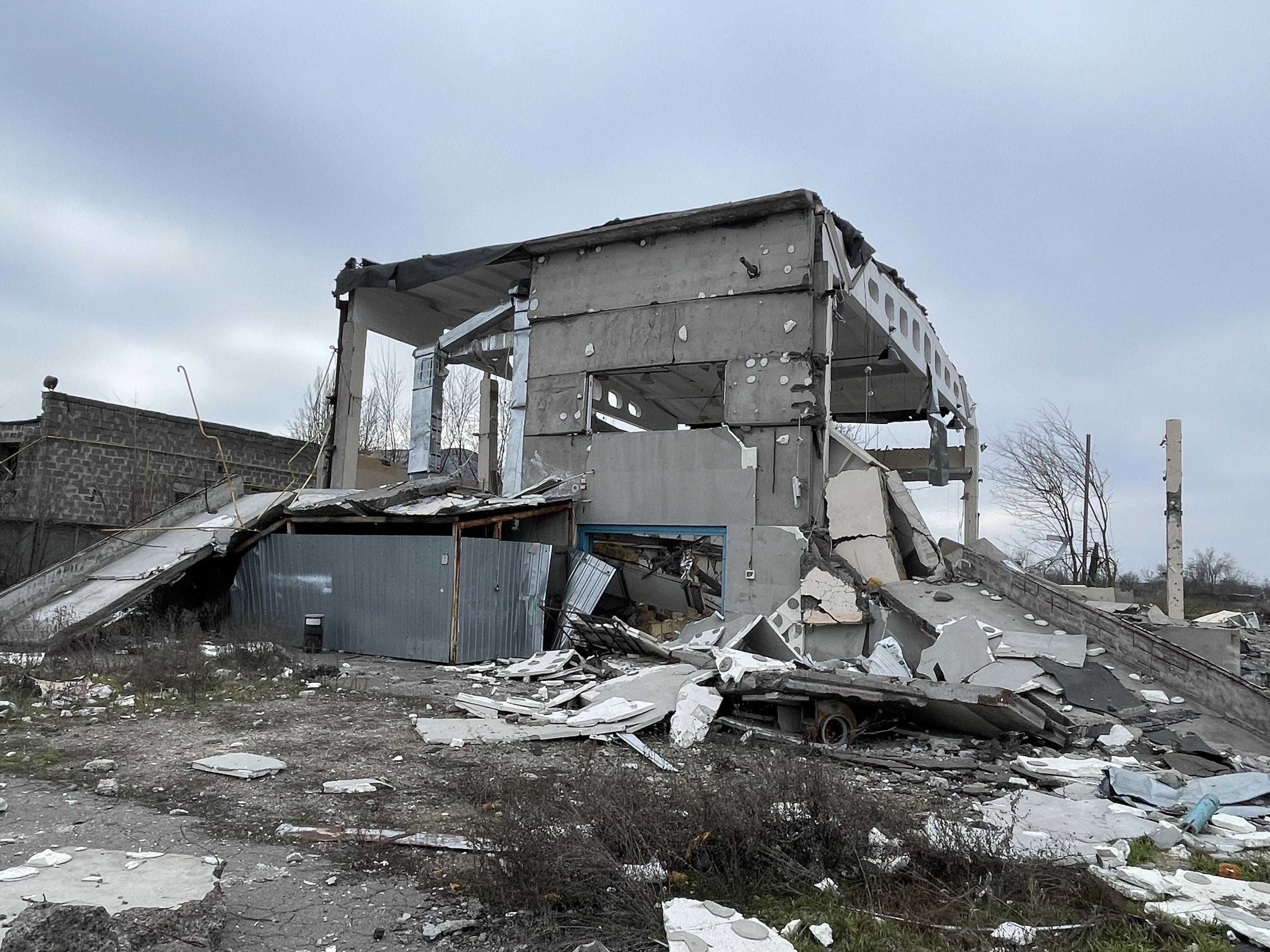Херсонское шоссе база земля 1 га склад 600кв.м. цена 100 тыс.у.е.