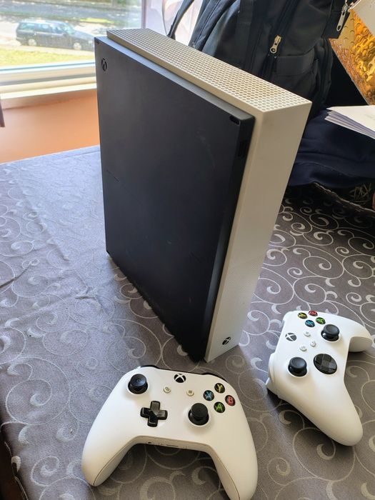 Vendo/troco/retomo Xbox One s 1T