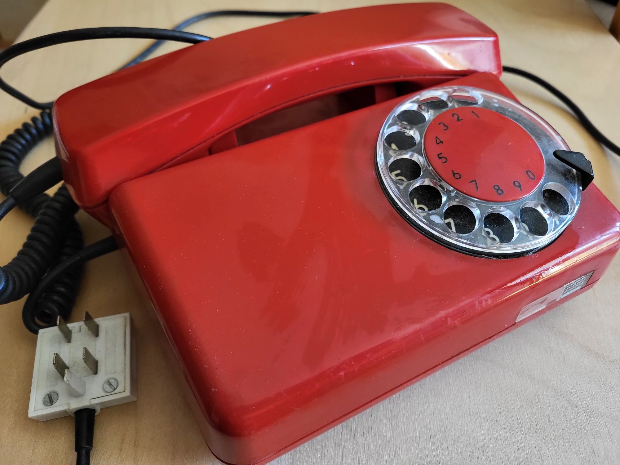 Stary telefon analogowy