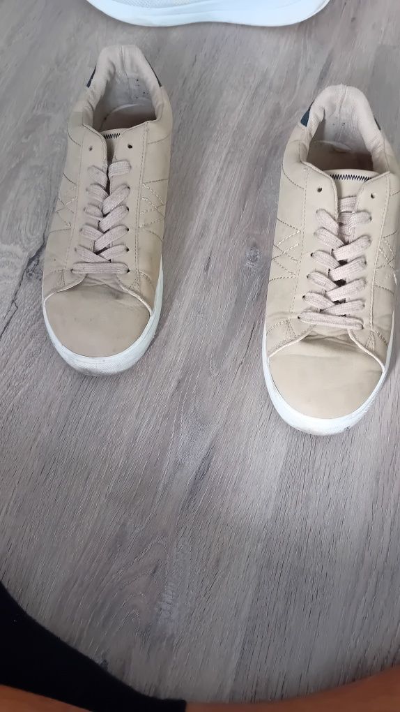 Sapatos cor bege