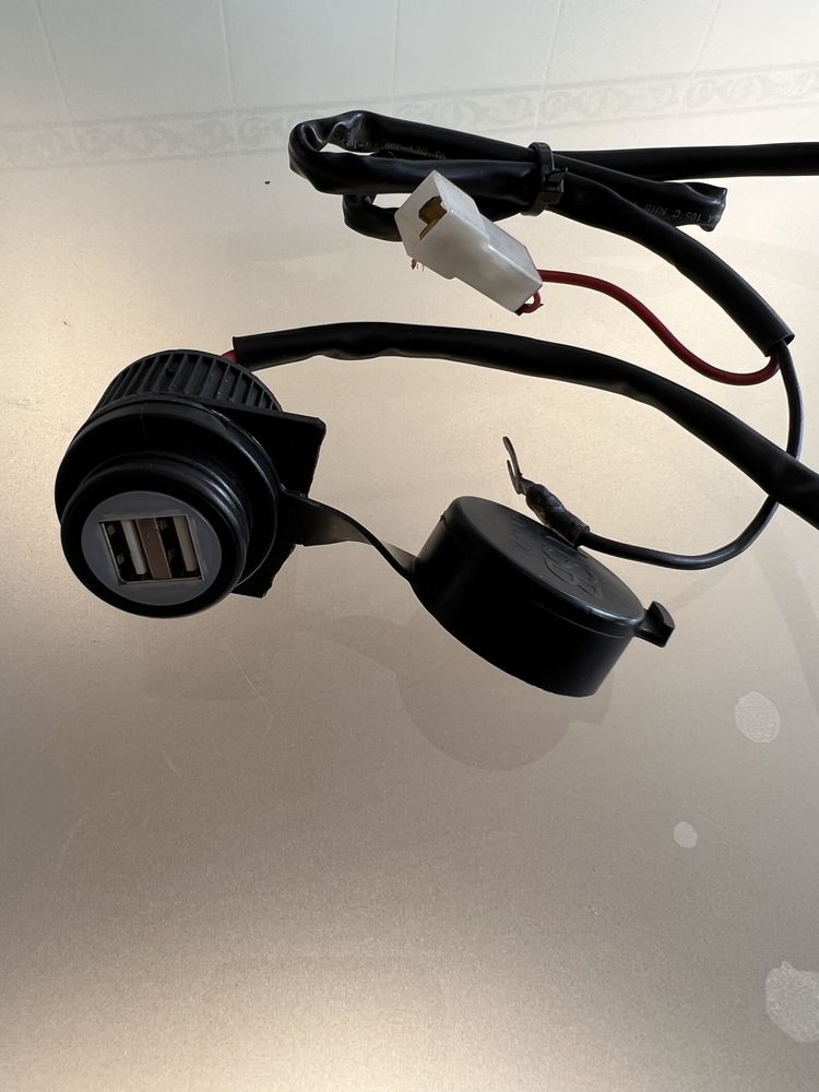 Ficha USB impermeável para moto