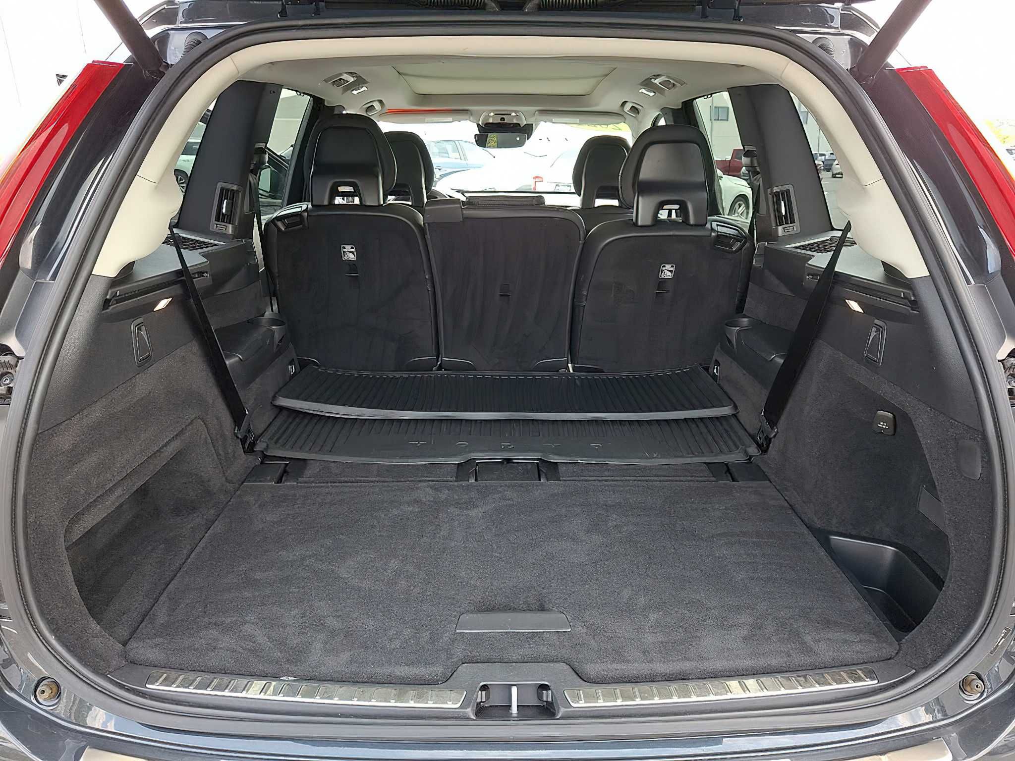Volvo Xc90 T8      2021