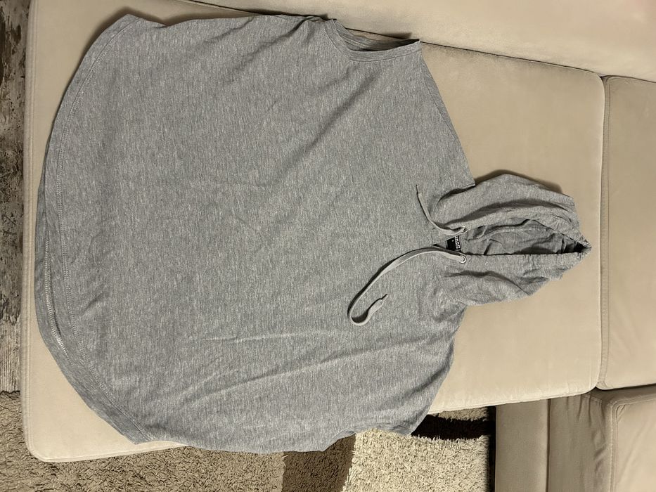 Damski bezrekawnik z kapturem