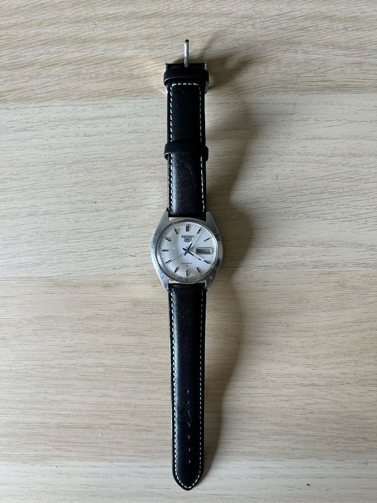 elegancki zegarek seiko 5