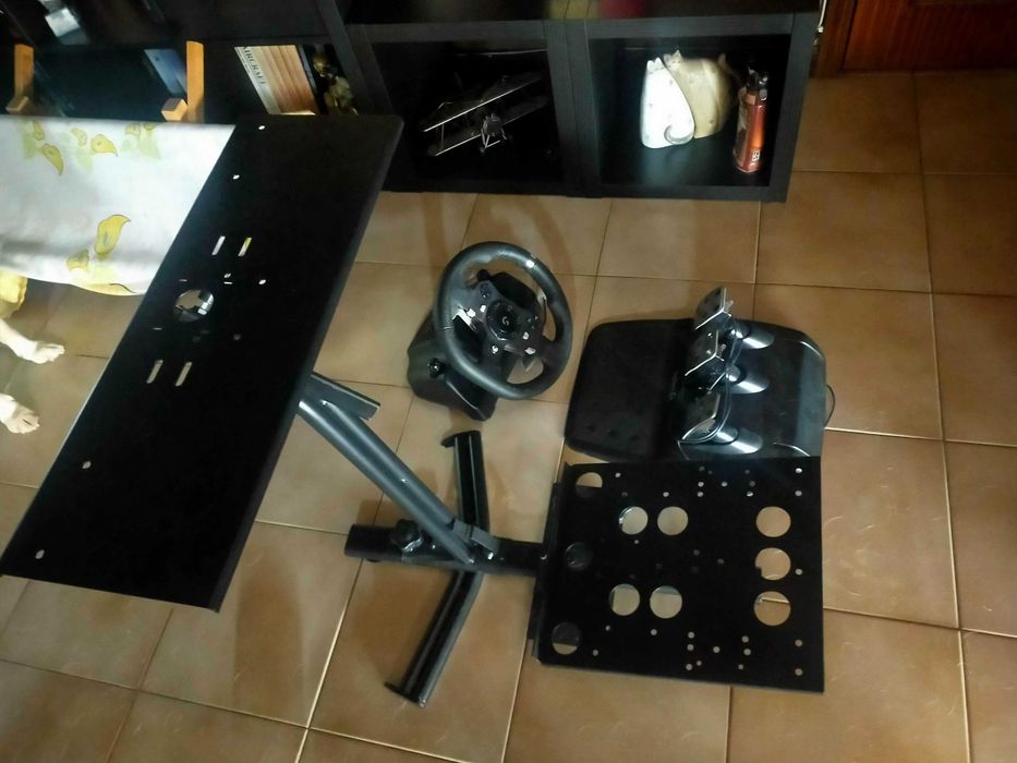 Suporte (Novo) e volante+pedais (usado) Logithec simulador corridas