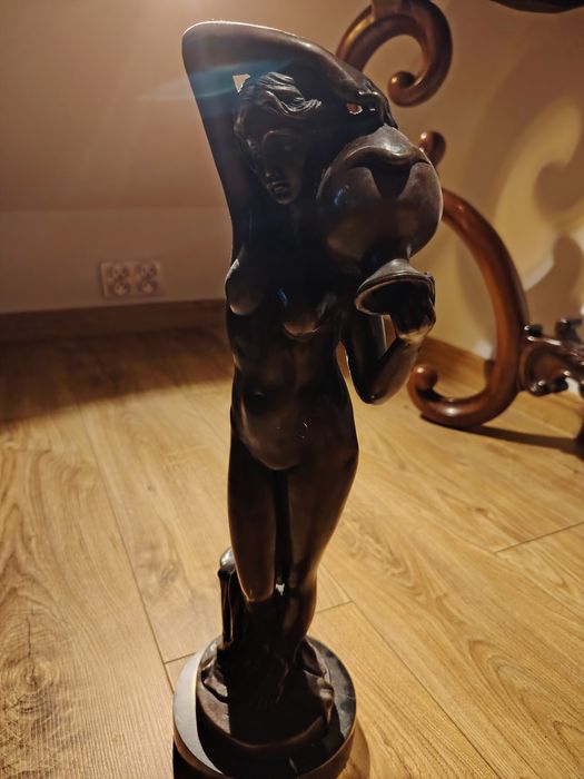 Figura rzeźba akt kobiety