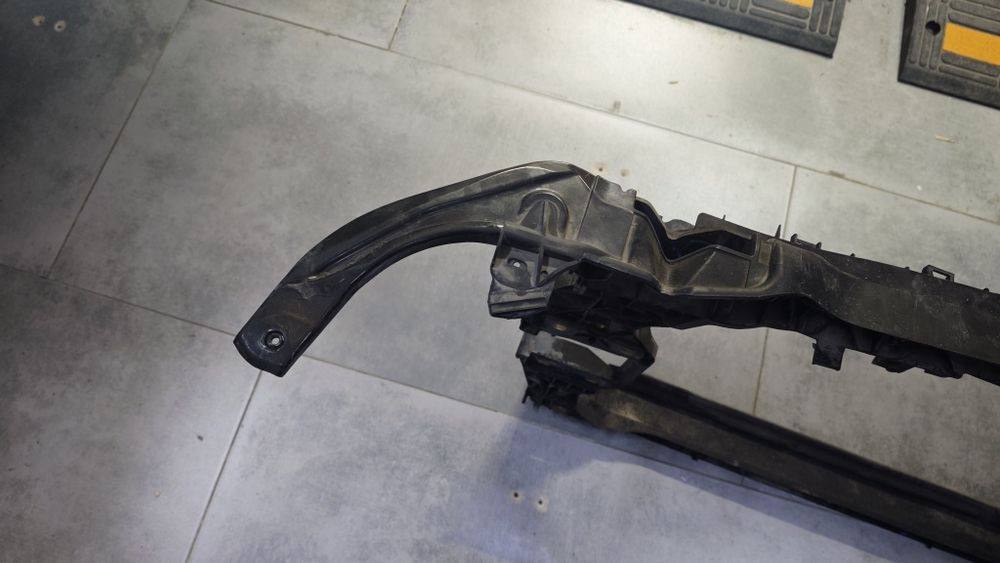 Продам панель кріплення радіаторів (телевізор) 80A805594A, Audi SQ5