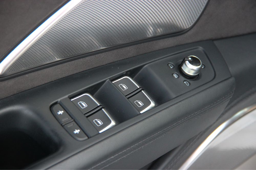 Продам Audi S8 2014
