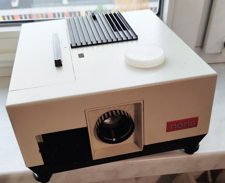 Projektor do slajdów Noris V24,sprawny,super stan.