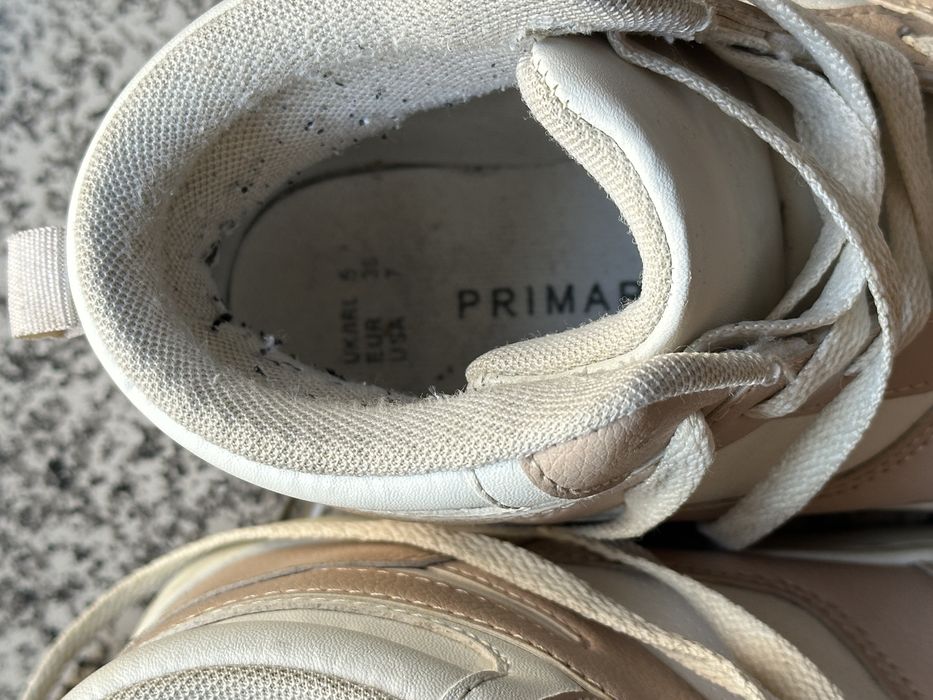 Sapatilhas brancas da Primark, tamanho 38, para mulher.