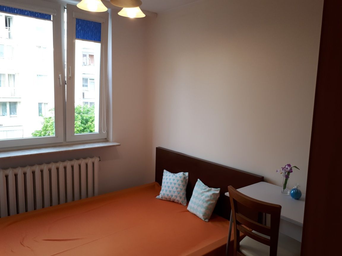 **Rooms for girls close to the subway available from August 31st**