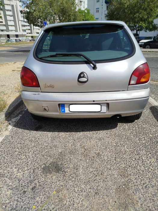 Ford Fiesta 1.25 Ghia - 2000 - inspeção até 26 de março de 2026