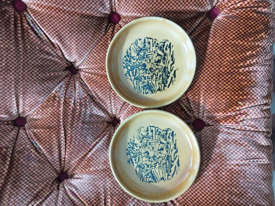 Jarro e dois pratinhos de porcelana (vintage anos 70)