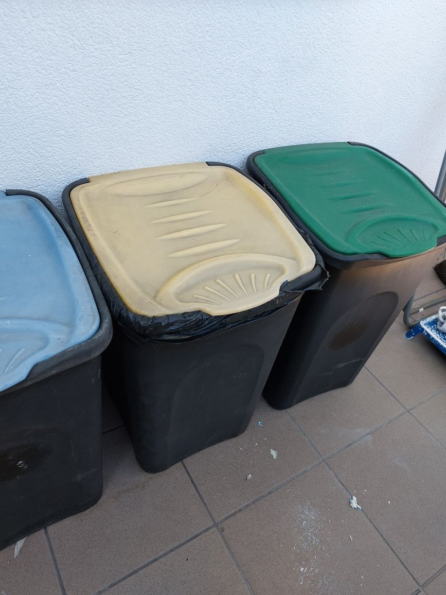 Pojemniki na śmieci duże  54x37x37 3szt