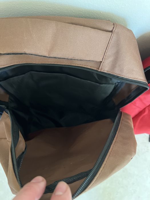 Mochilas castanho ,azul ou vermelha