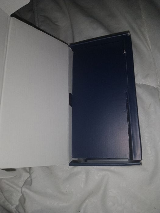 Motorola e20 bateria 100% lekko zbita szybka